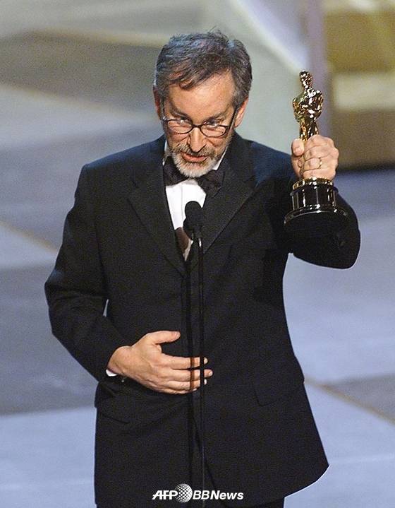 1999년 제 71회 아카데미 시상식에서 2번째 감독상을 수상한 스티븐 스필버그 /AFPBBNews=뉴스1