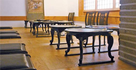 한식 주점 ‘설후야연’ 전경. 소반으로 꾸며진 홀이 인상적이다. 엄가람 인턴기자