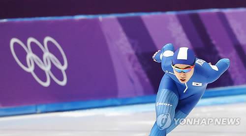 [올림픽] '결승선을 향해' (강릉=연합뉴스) 김동민 기자 = 13일 강릉 스피드스케이팅경기장에서 열린 2018 평창동계올림픽 스피드스케이팅 남자 1,500ｍ 경기에서 김민석이 힘찬 레이스를 펼치고 있다.       image@yna.co.kr