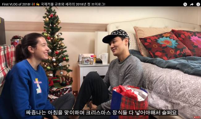 Sarah (left) and Kyu-ho (2hearts1seoul/YouTube)