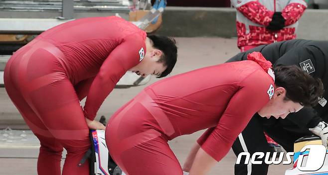 대한민국 원윤종, 서영우가 18일 오후 강원도 평창군 슬라이딩 센터에서 열린 2018 평창동계올림픽 남자 봅슬레이 2인승 경기 1차 주행을 마치고 숨을 고르고 있다. 2018.2.18/뉴스1 © News1 이재명 기자