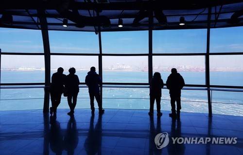 푸른 겨울 바다와 하늘 [연합뉴스 자료사진]