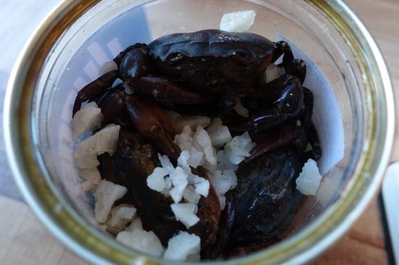 태국 이산 지방의 민물게로 담근 젓갈 푸동.