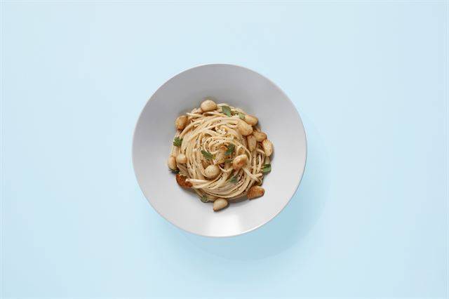 엔초비와 마늘 오일 파스타.  강태훈 포토그래퍼
