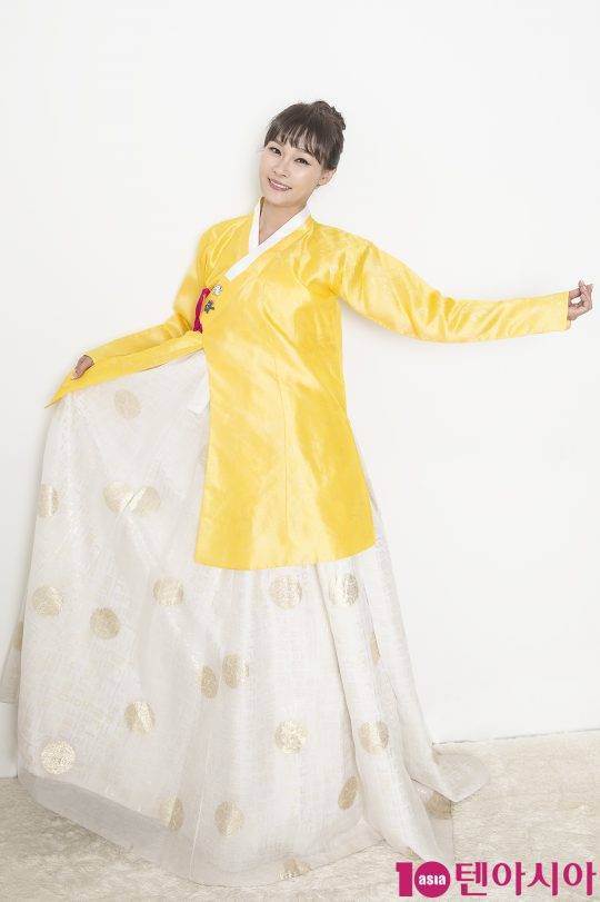 인기 트로트곡&nbsp; ‘자기야’를 부른 가수 박주희. / 사진=이승현 기자