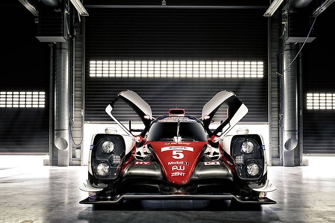 르망 24시간 내구 레이스에 출전한 토요타 TS050-하이브리드 사진-토요타