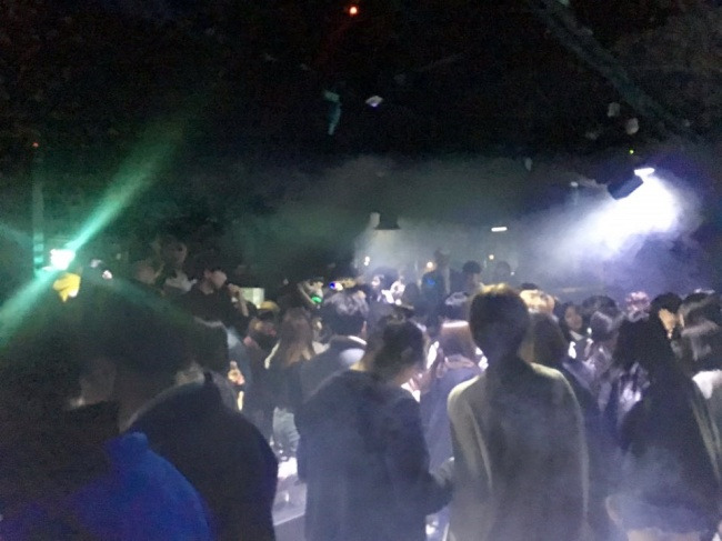 Teenagers dance and socialize at a nightclub (Photo by Im Eun-byel / The Korea Herald)