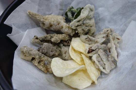 김·방풍·메뚜기·감자(왼쪽부터 시계방향) 부각.