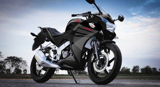 츅, 이라고도 불리는 혼다 CBR125R.