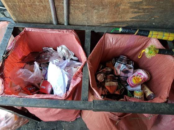 지난 6일 서울의 한 버스 차고지에 쌓인 음식물 쓰레기. 임선영 기자