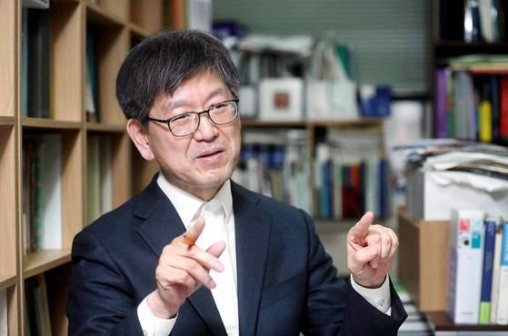 박명림 연세대 교수는 "문재인 정부에서 개헌을 하자는 게 촛불 열망이다. 정치권은 이 열망에 반드시 응답해야 한다"고 말한다. 김상선 기자