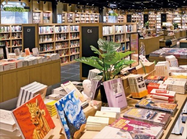 교보문고가 지난 1월29일 광주광역시 상무지구 타임스퀘어 3층에 문을 연 광주상무센터. 교보문고가 광주·전남지역에 낸 첫 매장이다.  /교보문고 제공