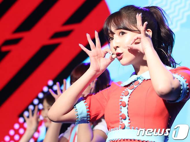 허니팝콘 미카미 유아가 21일 오전 서울시 마포구 스테이라운지에서 첫 번째 앨범 ‘비비디 바비디 부’(Bibidi Babidi Boo) 쇼케이스를 열고 신곡을 선보이고 있다. 2018.3.21./뉴스1 © News1 권현진 기자