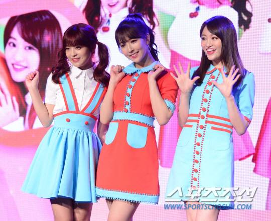 일본 AV배우 미카미 유아, 사쿠라 모코, 마츠다 미코로 구성된 걸그룹 '허니팝콘'이 21일 오후 첫 번째 미니앨범 '비비디바비디부' 발매기념 쇼케이스를 열었다. 멤버들이 포즈를 취하고 있다. 정재근 기자 cjg@sportschosun.com/2018.03.21/