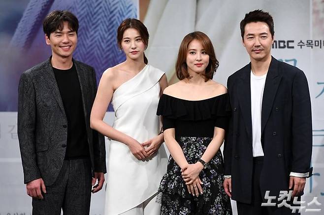 왼쪽부터 배우 김태훈, 유인영, 한혜진, 윤상현 (사진=박종민 기자)