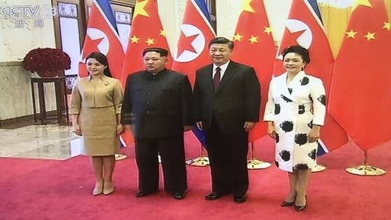 김정은 북한 노동당 위원장이 25~28일 부인 이설주와 중국을 방문해 시진핑 중국 국가 주석을 만났다. [CCTV 캡처]