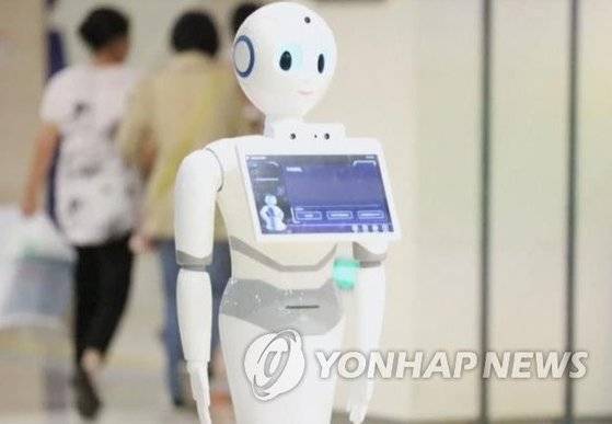 의사 시험에 합격한 중국 인공지능 로봇 샤오이.