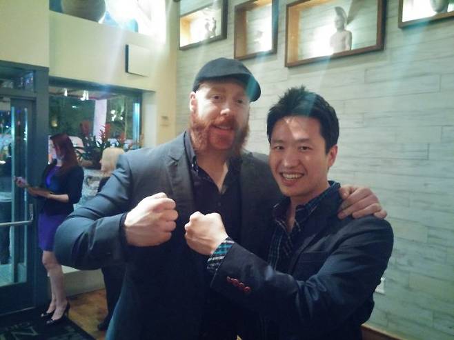 WWE 슈퍼스타 쉐이머스(왼쪽)