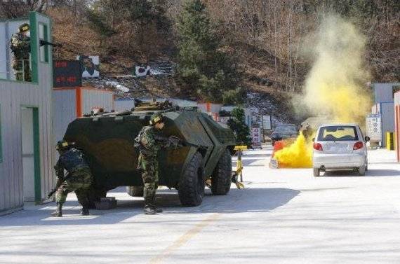 경기도 남양주시 금곡 과학화 예비군 훈련장에서 예비군들이 마일즈 장비를 활용한 시가지 전투 훈련을 실시하고 있다./사진=육군