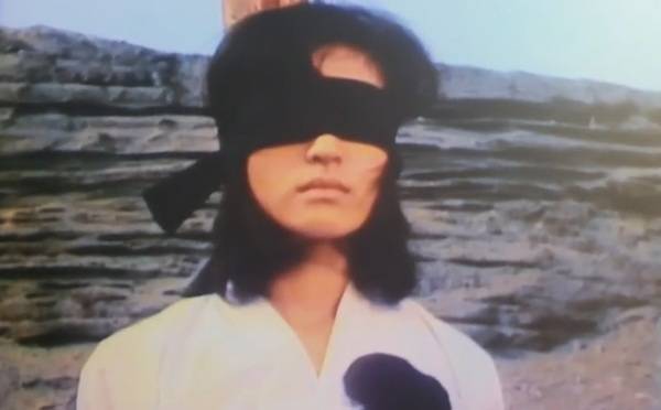 1981년 6월 <제1공화국> 고석만 연출과 김기팔 작가, 표재순 드라마반장은 안기부 남산 별관 지하실로 끌려가 불법 구금당한 채 고문과 조사를 받았다. 안기부는 고석만에게 특히 ‘제12화 여간첩 김수임’ 편에서 ‘마지막 사형 장면 때 왜 김수임(정애리)에게 소복을 입혔느냐’ ‘왜 화면의 색조를 다르게 처리했느냐’는 식의 꼬투리를 집중적으로 잡았다.(왼쪽 사진) 문화방송 제공