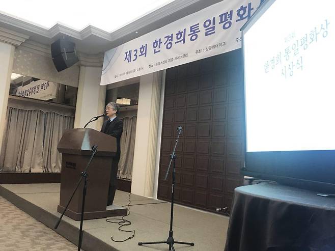 제3회 한경희통일평화상 시상식이 4월 6일 프레스센터에서 열렸다. 공동 주관단체인 성공회대 이정구 총장이 인사를 하고 있다. ⓒ박지향