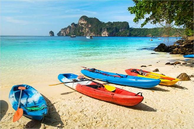 훼손되지 않은 자연환경에서 다양한 액티비티를 즐길 수 있는 끄라비. (사진=웹투어 제공)