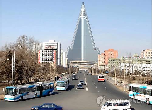 북한 평양의 류경호텔 [평양 조선중앙통신=연합뉴스 자료사진]