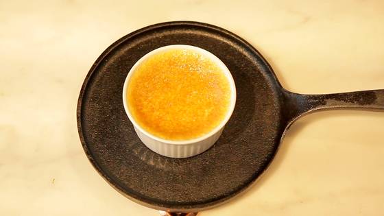 흔들어보았을때 흔들릴 정도로 구운 뒤 냉장고에 넣어 차갑게 식힌다.