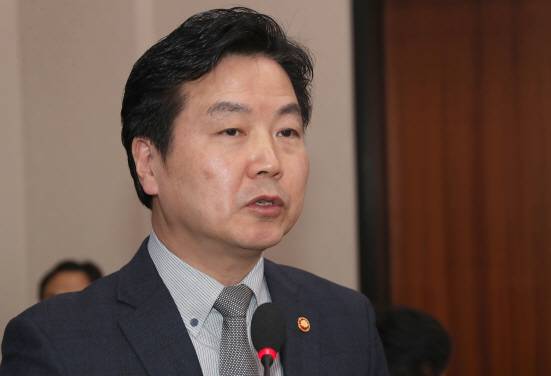 홍종학 중소벤처기업부 장관(사진=연합뉴스)