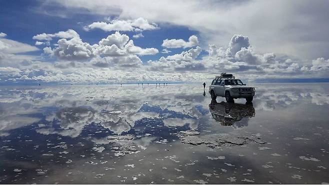우기에 볼 수 있는 우유니 소금사막의 모습. (사진=오지투어 제공)