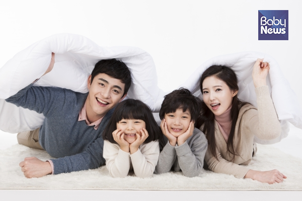 부모의 양육태도는 부모와 자녀 관계의 질을 결정해주고 영유아의 전반적인 발달에 중요한 영향을 미칩니다. ⓒ베이비뉴스