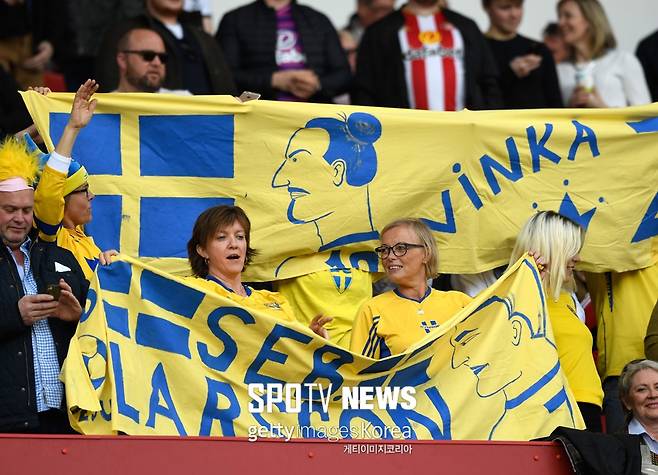 ▲ 즐라탄 이브라히모비치를 응원하는 팬들