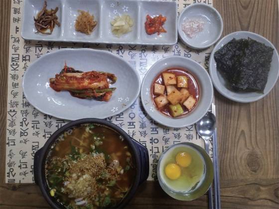 전주 남부시장식 콩나물국밥. 속풀이에 좋다. / 사진:나권일