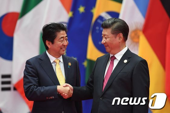 아베 신조(安倍晋三) 일본 총리와시진핑(習近平) 중국 국가주석 © AFP=뉴스1