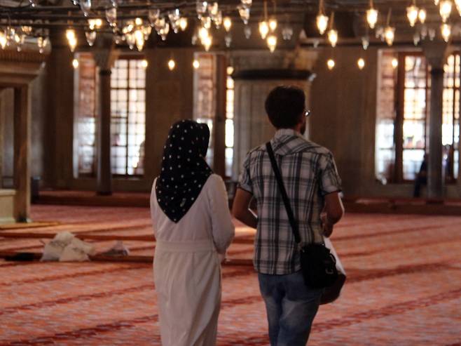 헷갈리면 이 사람이 자국 여성에게도 이렇게 했을까를 생각해보면 된다. 자국 여성에게 함부로 하지 못하는 행동을 외국인 여성에게 하는 경우가 많다.  ⓒ정효정