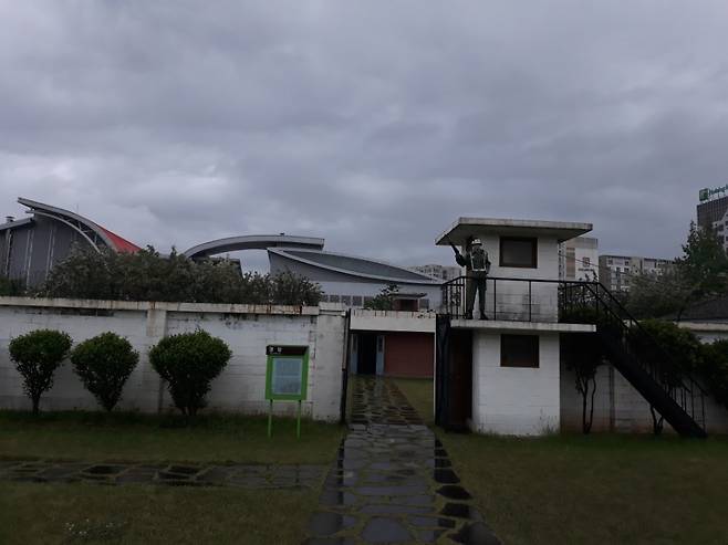 1980년 5·18 민주화운동 때 민주인사들을 가둔 뒤 고문했던 옛 상무대 영창은 과거 모습대로 재현돼 있다. 정대하 기자