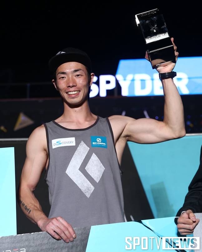 ▲ 스파이더 한강 클라이밍 챔피언십 남자부에서 초대 우승한 김자비 ⓒ 곽혜미 기자