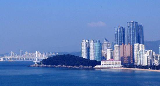 달맞이길에서 바라본 부산의 고층빌딩