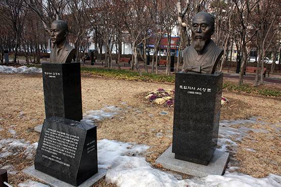 국채보상공원의 서상돈 김광제 흉상 ⓒ정만진