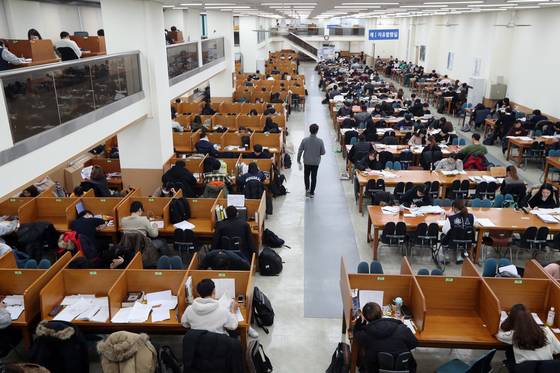 가톨릭대 중앙도서관 열람실 [중앙포토]