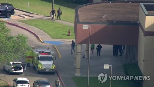 총격 사건 발생한 미 텍사스 고교 [AP=연합뉴스]