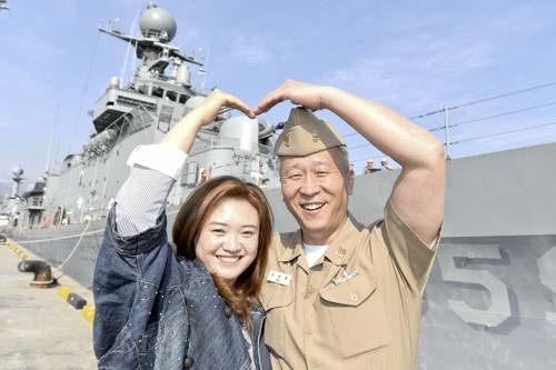 김성중 상사와 부인 김매화 씨 [해군 제공]