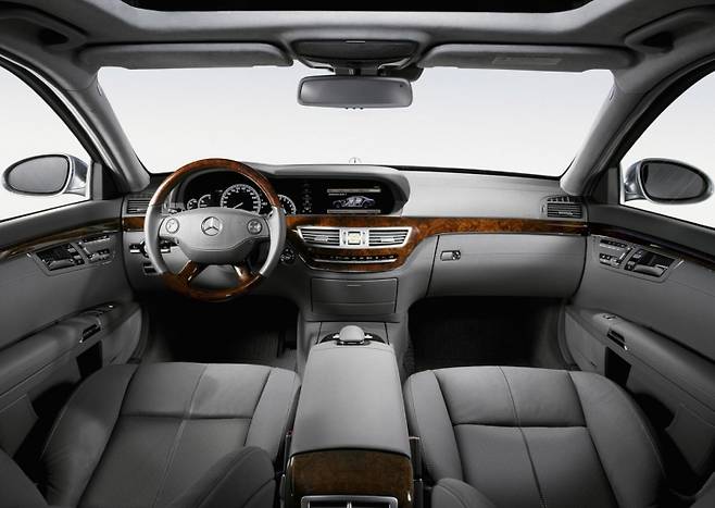 2006년형 S클래스 실내 / 사진=다임러