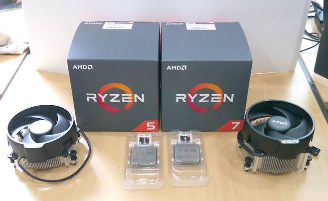 AMD 라이젠5 2600과 라이젠7 2700 제품 패키지
