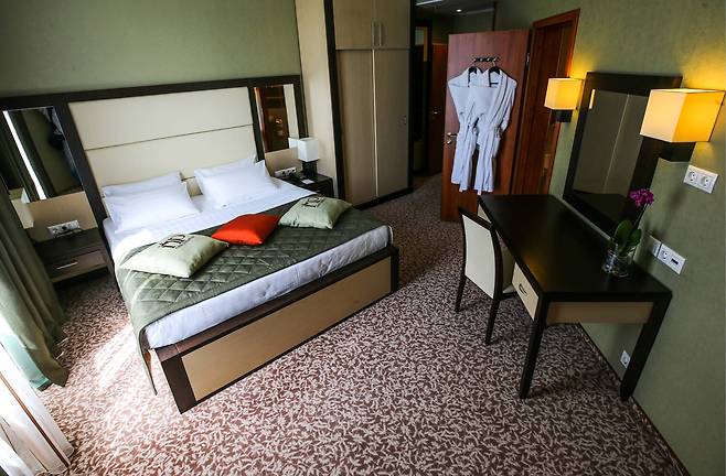 뉴 피터호텔의 또 다른 객실 내부. 작은 책상이 놓여 있다. [연합뉴스]