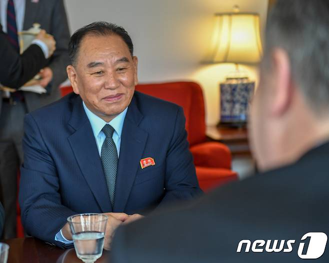 마이크 폼페이오 미국 국무장관과 김영철 북한 노동당 부위원장 겸 통일전선부장이 31일(현지시간) 미국 뉴욕에서 6.12 북미정상회담과 관련해 고위급 회담을 하고 있다. (미국 국무부 홈페이지) 2018.6.1/뉴스1