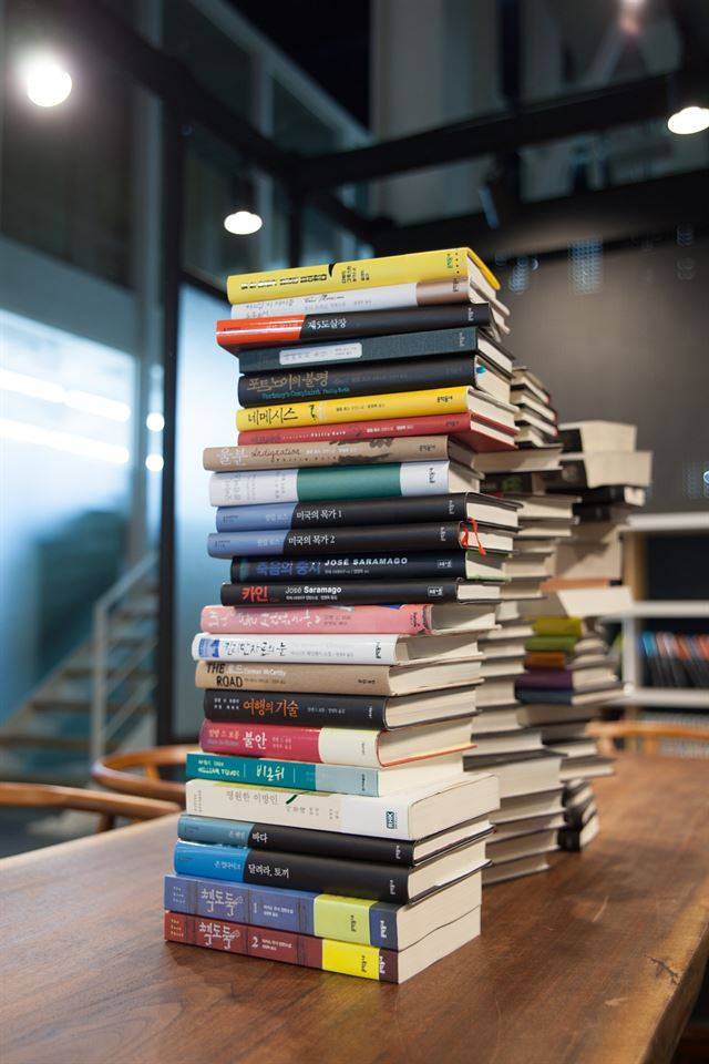 정영목 번역가가 옮긴 소설들. 문학동네 제공