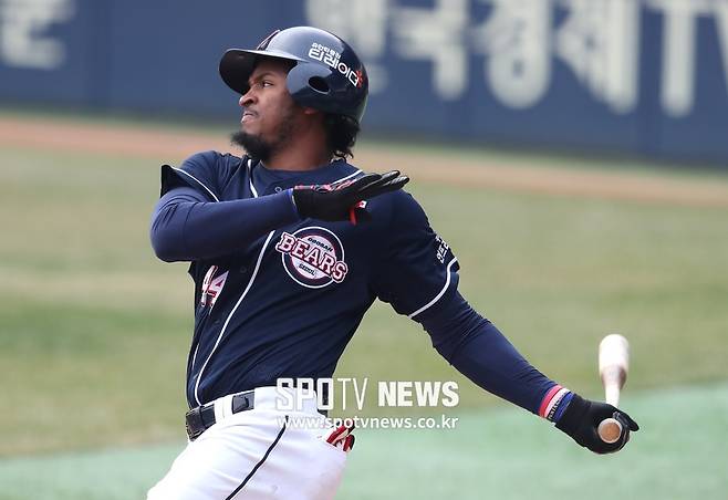 ▲ 두산에서 뛰던 외국인 타자 지미 파레디스가 퇴출 수순을 밟고 있다. ⓒ 한희재 기자