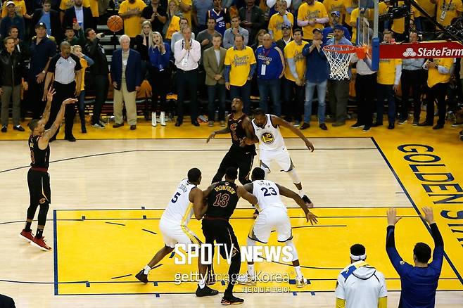 ▲ 자유투를 던지는 조지 힐(클리블랜드 캐벌리어스)