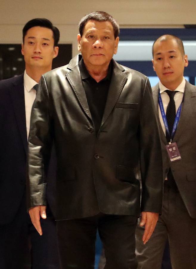 로드리고 두테르테 필리핀 대통령이 3일 오전 인천국제공항을 통해 입국하고 있다.  연합뉴스